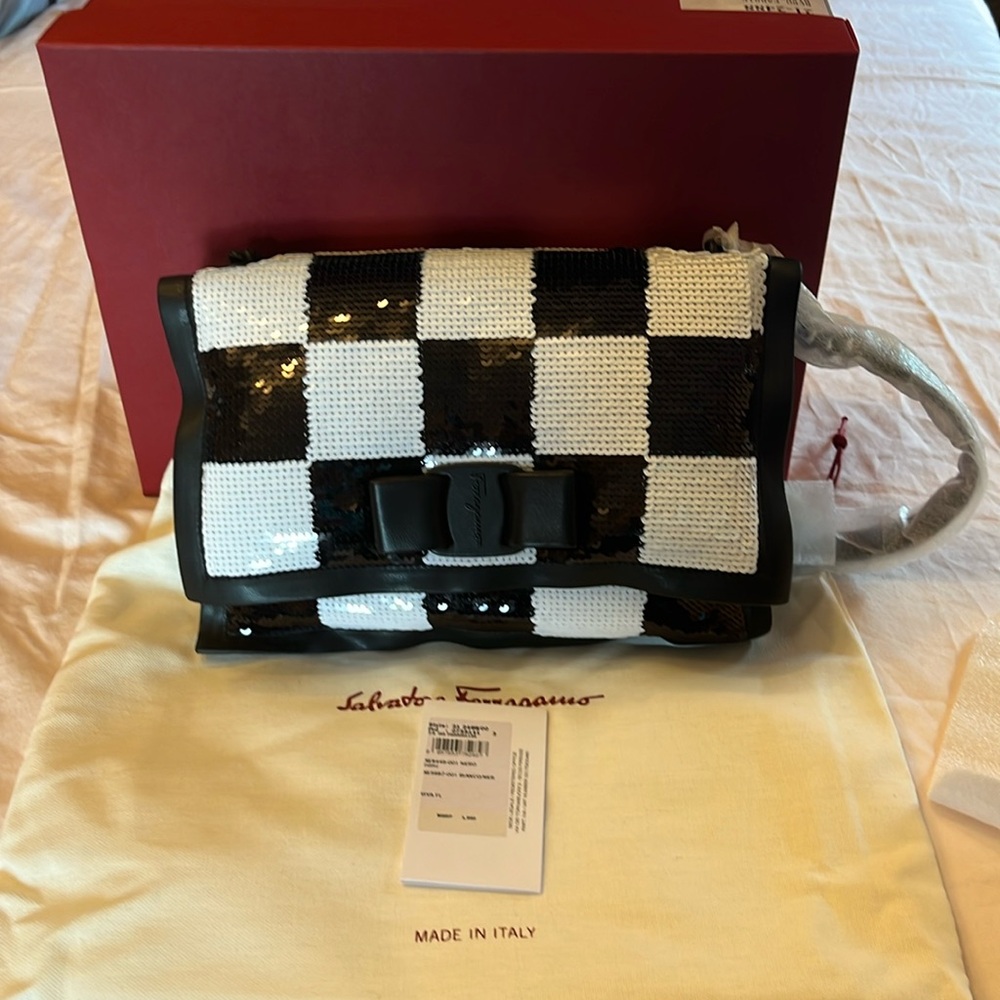 NWT SALVATORE FERRAGAMO VIVA BOW NERO FABRIC BIANCO/NERO SEQUIN BAG.